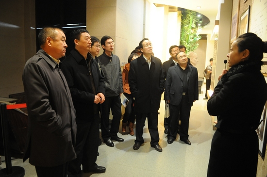 省纪委常委高山与咸阳市委常委,纪委书记刘曙阳共同为第二批陕西省